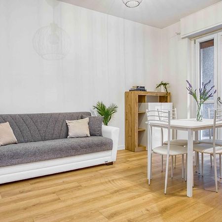 Joivy Warm And Inviting Flat With Balcony Apartment Милано Екстериор снимка