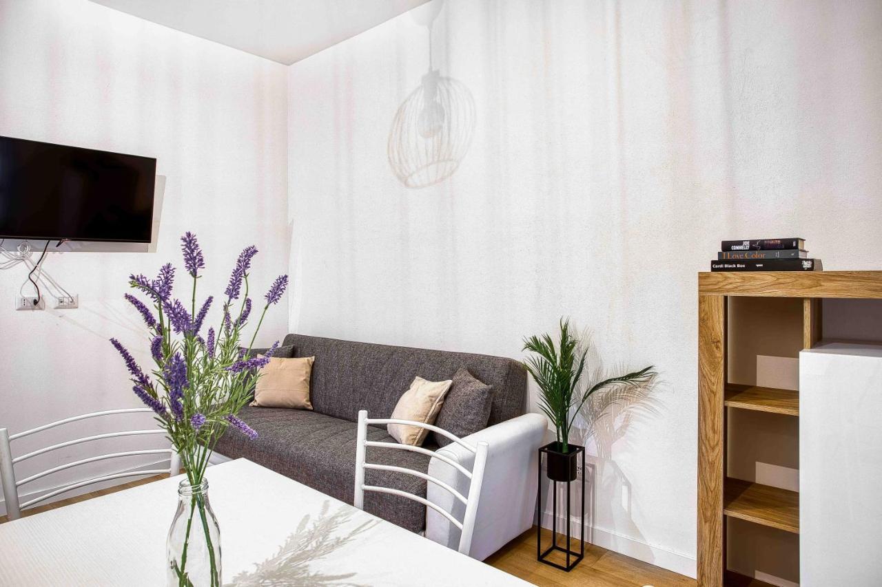 Joivy Warm And Inviting Flat With Balcony Apartment Милано Екстериор снимка