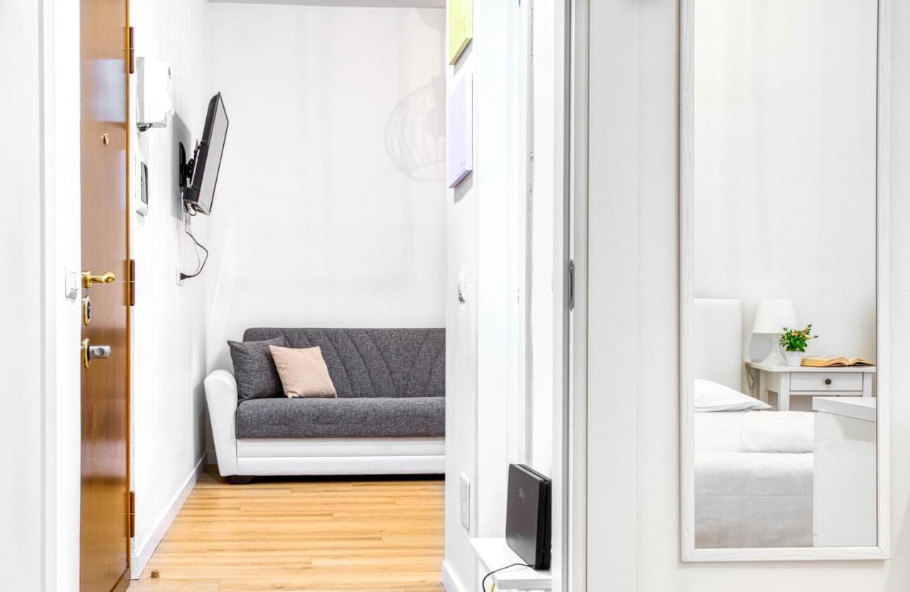 Joivy Warm And Inviting Flat With Balcony Apartment Милано Екстериор снимка