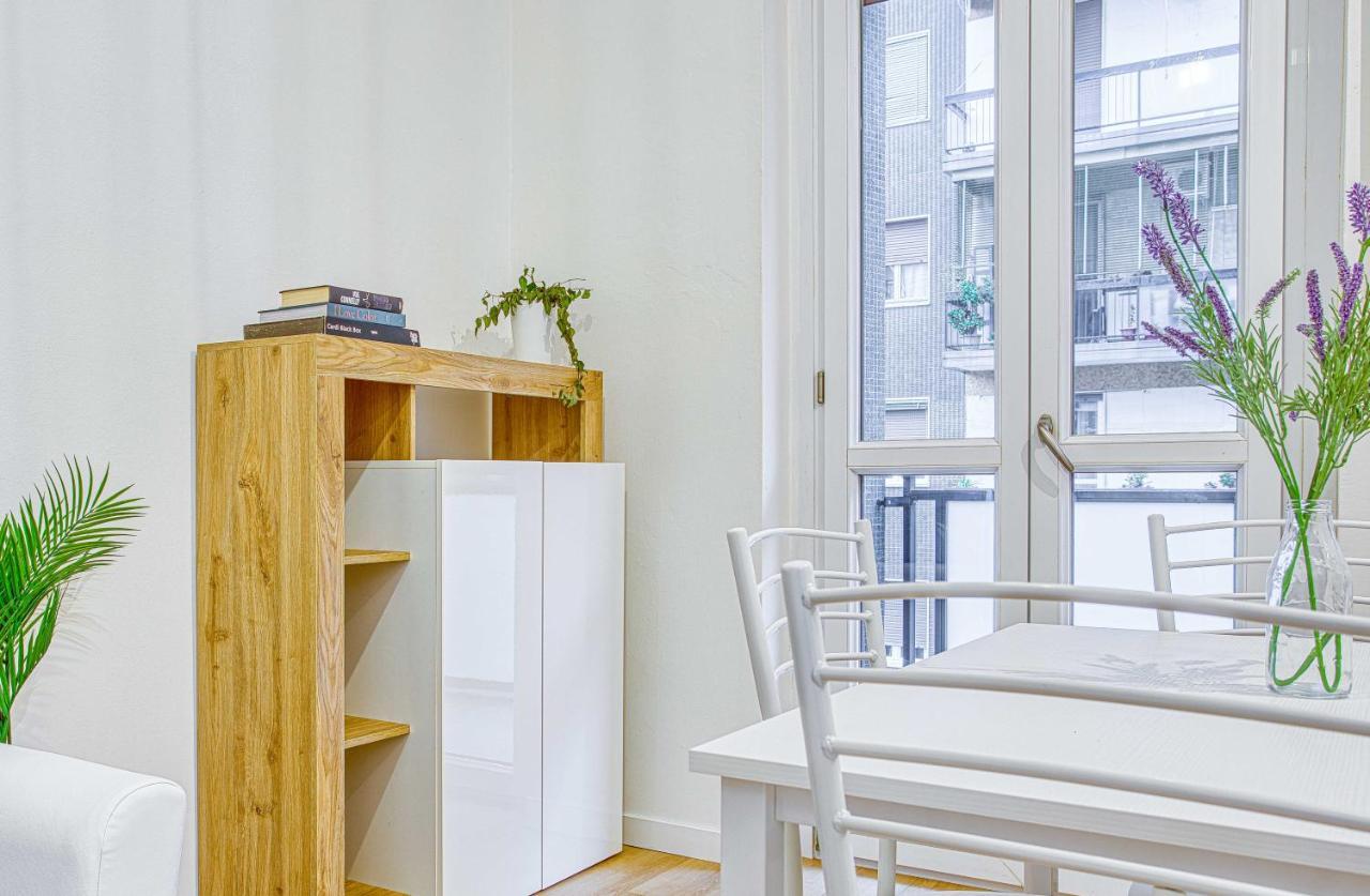 Joivy Warm And Inviting Flat With Balcony Apartment Милано Екстериор снимка